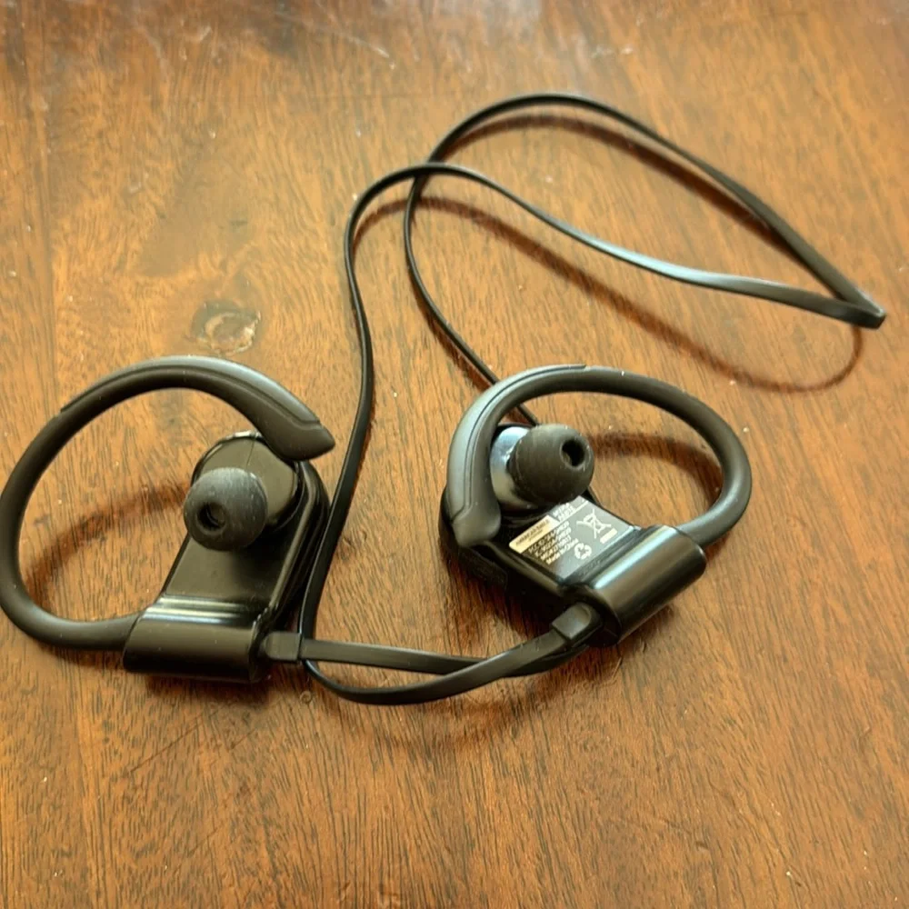 American Eagle Brand wireless Bluetooth earbuds headset with charging cable